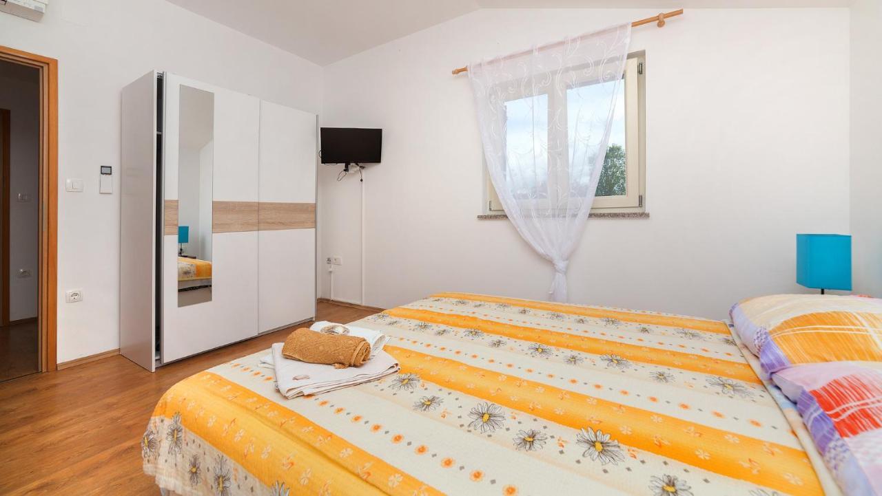 Apartments Barbara With Pool Brseč 외부 사진