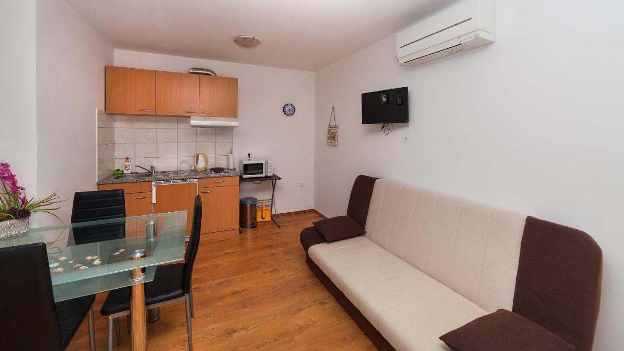 Apartments Barbara With Pool Brseč 외부 사진
