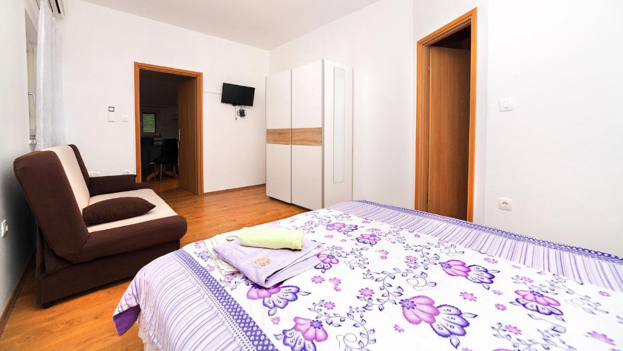 Apartments Barbara With Pool Brseč 외부 사진
