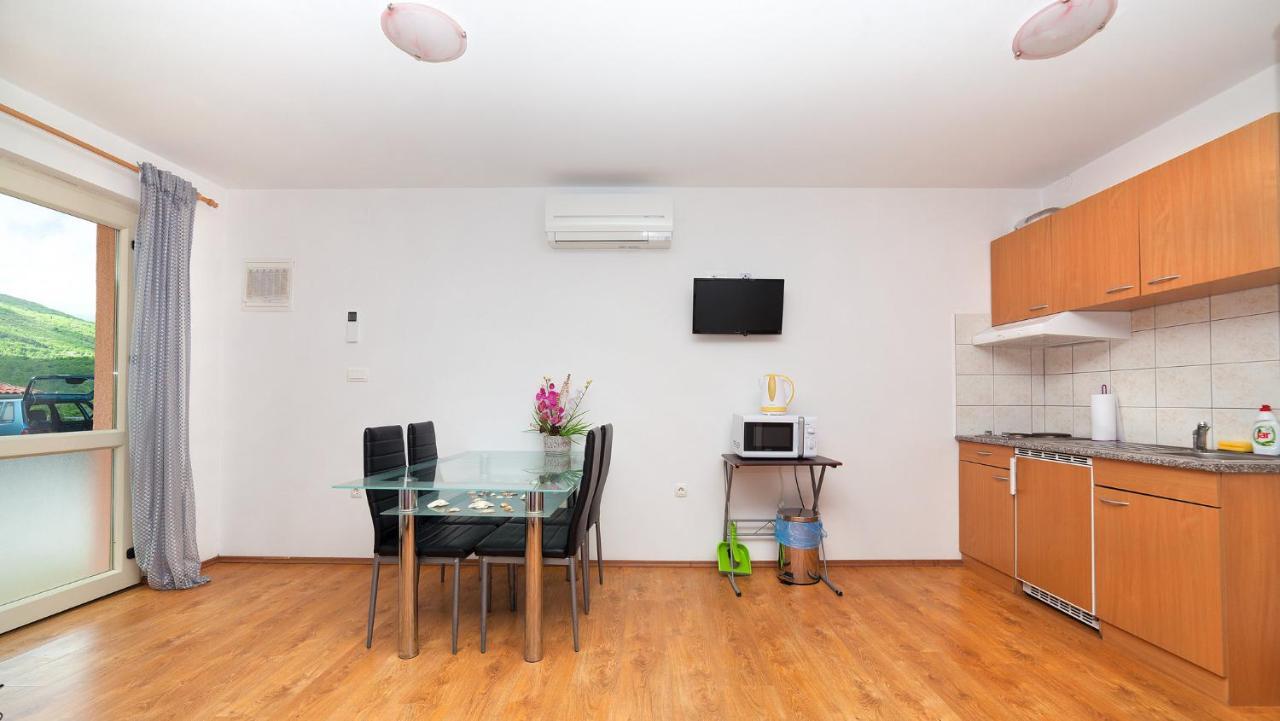 Apartments Barbara With Pool Brseč 외부 사진
